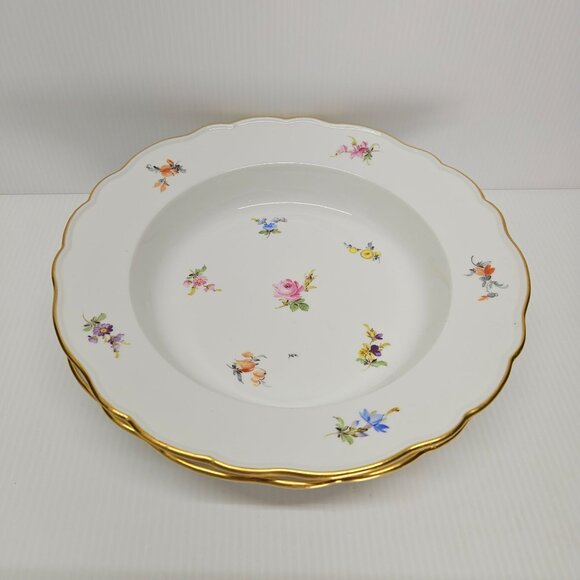 2 Meissen Scattered Flowers Large Rim Soup Bowls Crossed Swords Mark Gold Trim - Picture 3 of 6